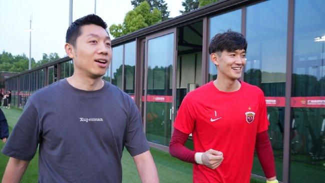 影片采用IMAX特制... 《沙丘3》首曝预告 赞达亚甜茶震撼开启史诗终2026-03-18 电影《真人快打2》定档5月8日 格斗升级血战到2026-03-16 《你好，爱美丽》超前观影 鲁豫连线导演共谈成长2026-03-15 《至尊马蒂》曝特辑 沉浸体验马蒂紧张奔突人生2026-03-13 更多 相关电影 绮梦之旅 导演：郭共达 主演：玛格特·罗比 等 预告片 《绮梦之旅》：为何这场“梦境”难以打动观众独家 策划 最新资讯 去新闻频道 1《马兰花开的声音》亮相北影节 传递冬奥温暖幕后 2 两大机构首度联手 中国电影在戛纳开启国际新篇章 3 《三心两意》曝终极预告 林依晨治愈告白张艺凡 4 《寒战1994》曝光新预告 刘德华惊喜现身香港首映 5 蒋龙杨超越…爆笑接梗!