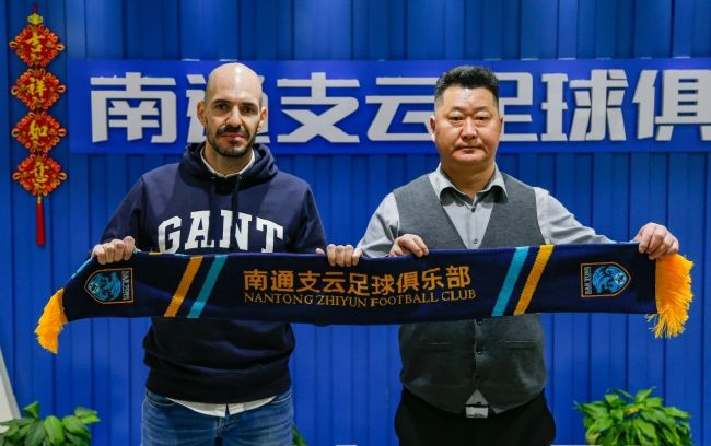 在歌手霍尊的一曲演唱之后，日中电影节实 《蓝色骨头》亮相东京影展 倪虹洁：支持华语电影 2014-10-27 由崔健执导、倪虹洁主演的新片《蓝色骨头》上映之后备受关注，从崔健首部执导作品、到倪虹洁颠覆毁容等，精彩话题可谓不断。