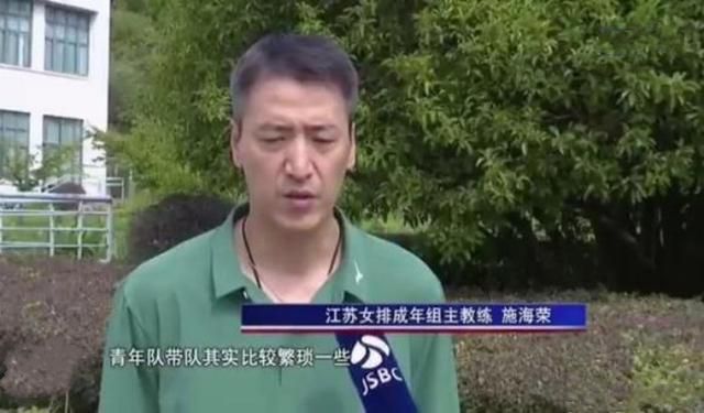 随后，有黄子韬的粉丝晒出完整照片维护偶像，称其被恶意剪辑，也有不少网友则发出了“素质堪忧”的感叹。