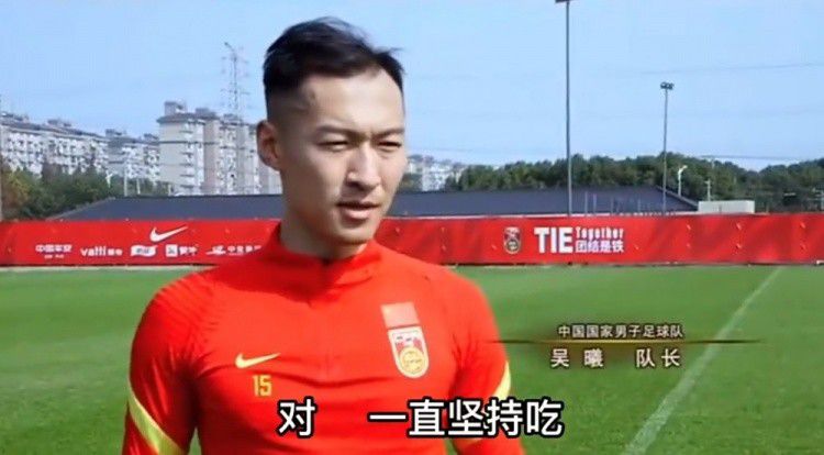 在加州灿烂阳光的照 维密天使蜡像揭幕 阿德里亚娜·利马自抓胸部搞怪 2015-12-01 纽约当地时间11月30日，维多利亚的秘密内衣品牌超模亚德里安·利马（Adriana Lima）天使造型蜡像揭幕。