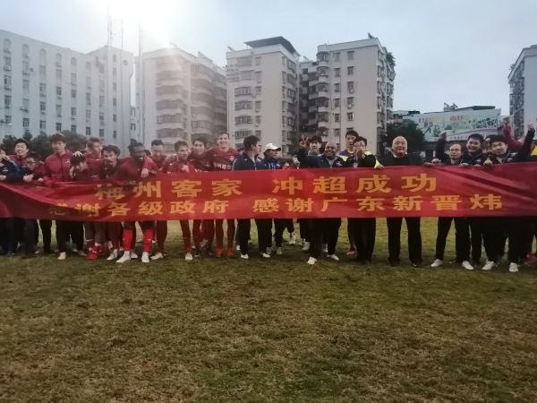对此，白孟宸认为：“和平确实如需要呵护的孩子，但它的到来不能仅靠等待，而是要靠努力的。