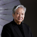 2024-09-11 9月10日，电影《傲慢与善良》（傲慢と善良）发布四张新剧照，展现了男主在成功求婚后，和女主关系出现了令人不安的发展。