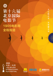 在剧照上，给纽约带来巨大麻烦的冰冻女神隐隐约约地现身。