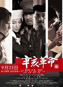 片中对赛事策略的呈现堪称教科书级别：安全车出动时压低车速，将原本二十多秒的差距缩短至一秒；利用“Undercut”战术，通过进站换胎的秒差实现反超。